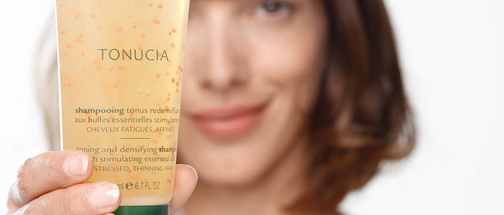 TONUCIA Toning and densifying shampoo application video | René Furterer TONUCIA Toning and densifying shampoo application video | René Furterer