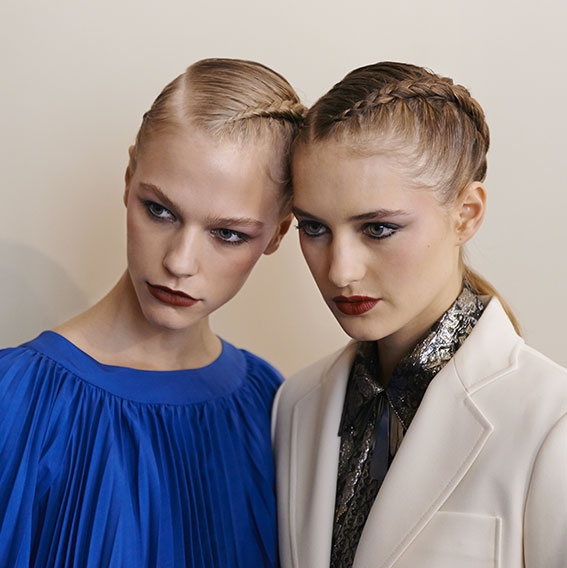 Backstage Vanessa Seward Spring-Summer 2016 collection finished look model mini | René Furterer Backstage Vanessa Seward Spring-Summer 2016 collection finished look model mini | René Furterer